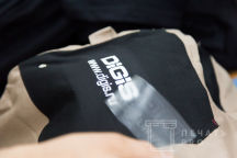 Двухцветные брюки с текстом «Digis»
