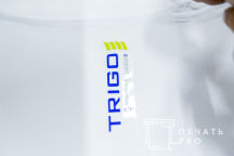Белые футболки-поло с логотипом «TRIGO»
